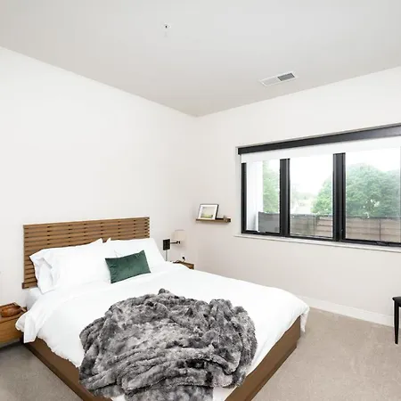 East Side Luxury 1Br Apt - Near Brady St With Balcony And Lounge